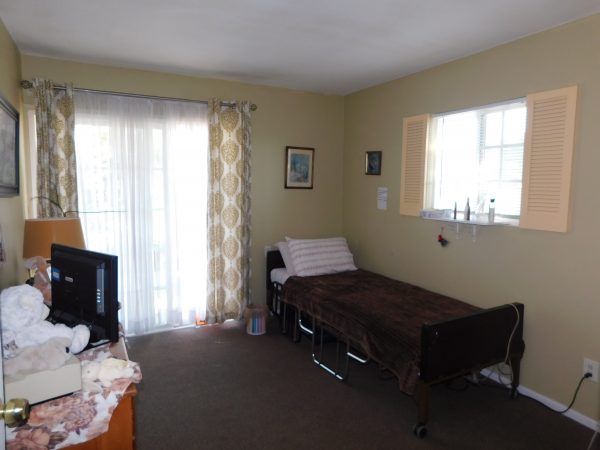 Lake Murray Health Care Center bedroom 4.JPG
