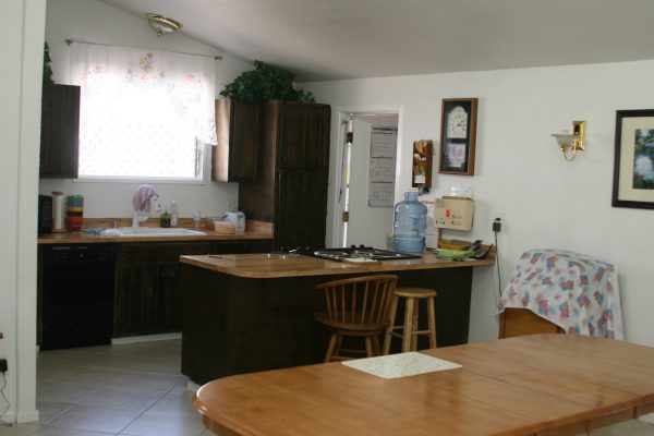 Renown Suites 4 - kitchen & dining room.JPG