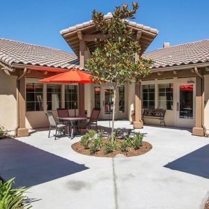 ActivCare at Rolling Hills Ranch 6 - courtyard.JPG