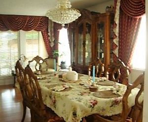 Adeline's Guest Home 4 - dining room.JPG