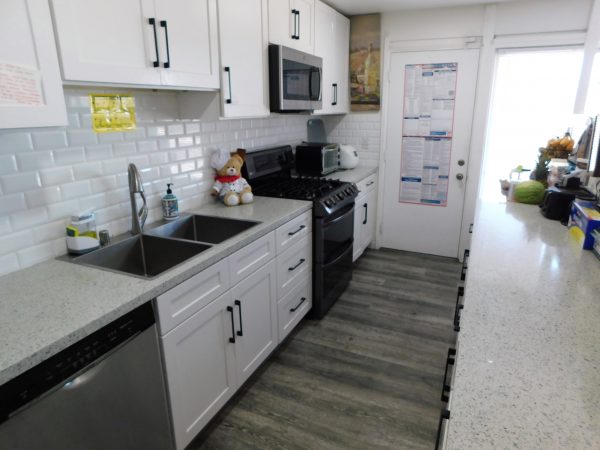 Alta View Manor 8 - kitchen.JPG