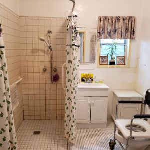 Ana Marie's Guest Home 6 - bathroom.jpg