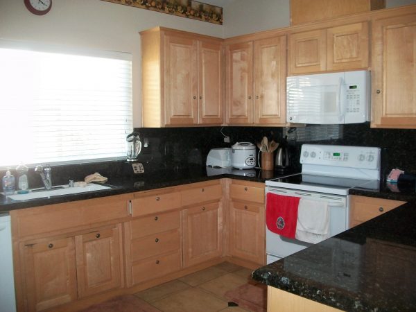 Anne's Place IV 3 - kitchen.JPG