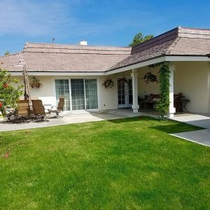 Astoria Retirement Residence - Corona Del Mar front courtyard.JPG