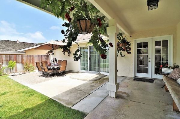 Astoria Retirement Residence - Corona Del Mar patio.JPG