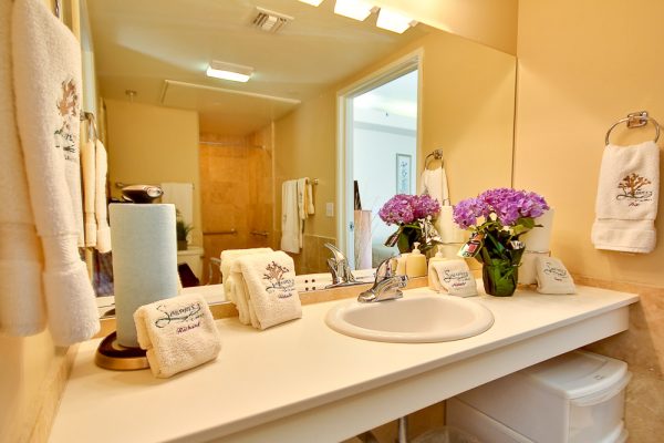 Avantgarde Senior Living of La Jolla 6 - restroom.jpg