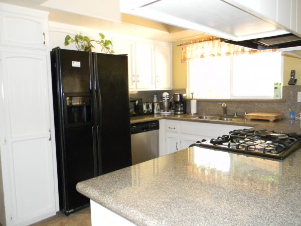 Avocado Creek 3 - kitchen.JPG