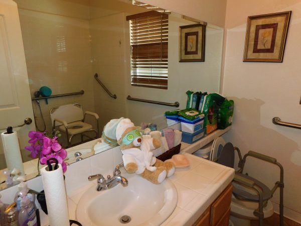 Bellevue Villa 8 - bathroom.JPG