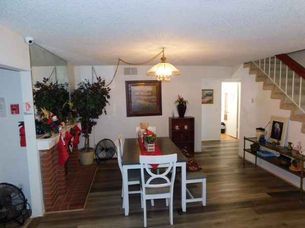 Blue Skies of Oceanside 4 - dining room.JPG