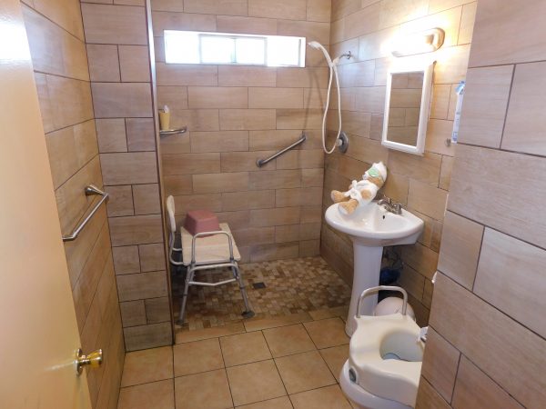 Casa De Castro II 6 - restroom.JPG