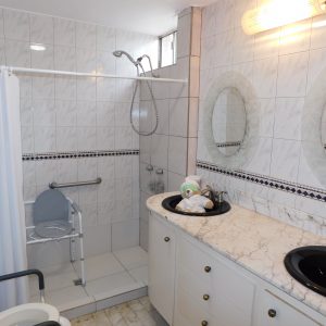 Casa Playas 7 - bathroom.JPG