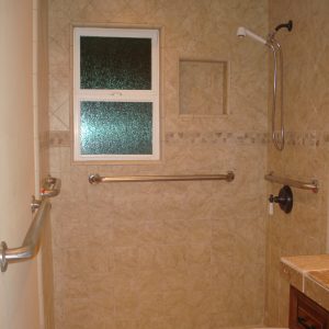 Chateau Francesca 4 - roll in shower.jpg