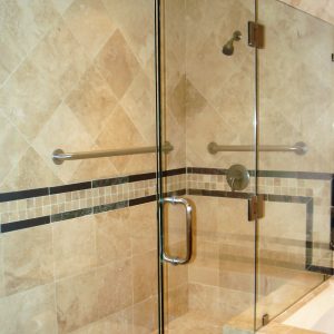 Chateau Francesca 5 - step in shower.jpg