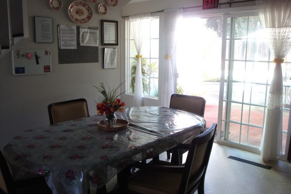 Cheri Manor 4 - dining room.JPG