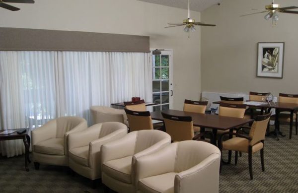 Crescendo Senior Living activity room.JPG