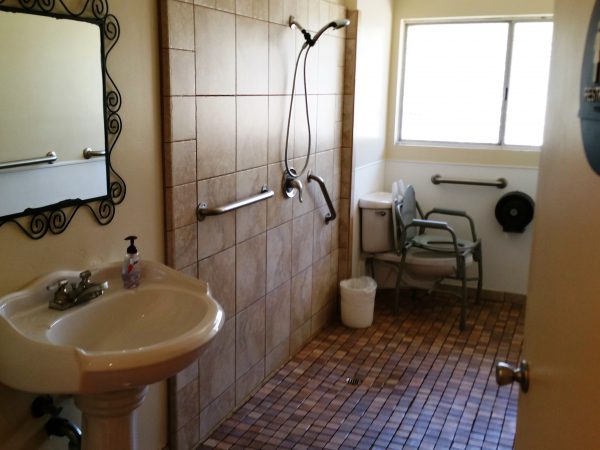 Del Cerro Manor II restroom.jpg