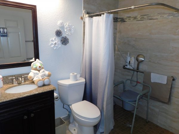 Dolore Home 8 - Bathroom.JPG