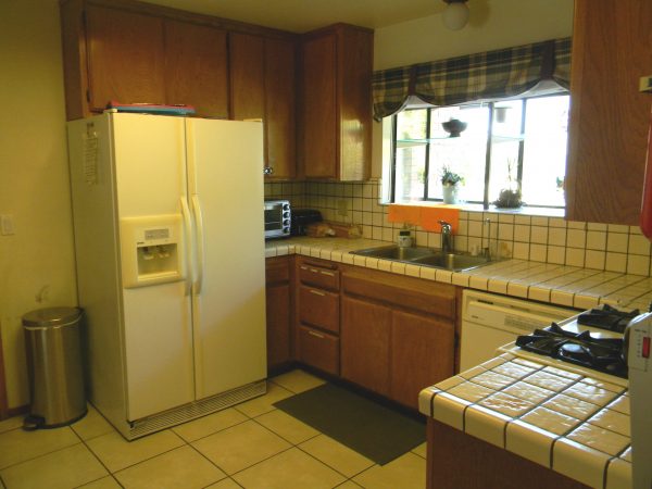 Emerald Care Manor 4 - kitchen.JPG