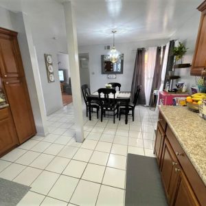 Glenflora Manor 4 - dining room.JPG