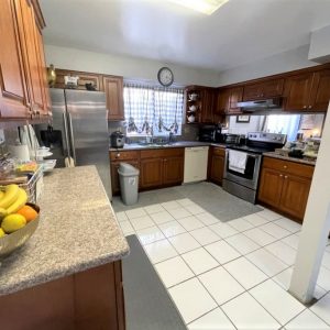 Glenflora Manor kitchen.JPG