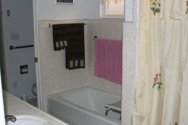 Glorilynn Guest Home 5 - restroom.JPG