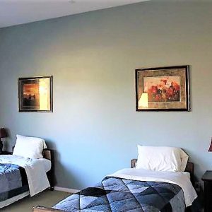 Grand Villa I 6 - shared room.JPG