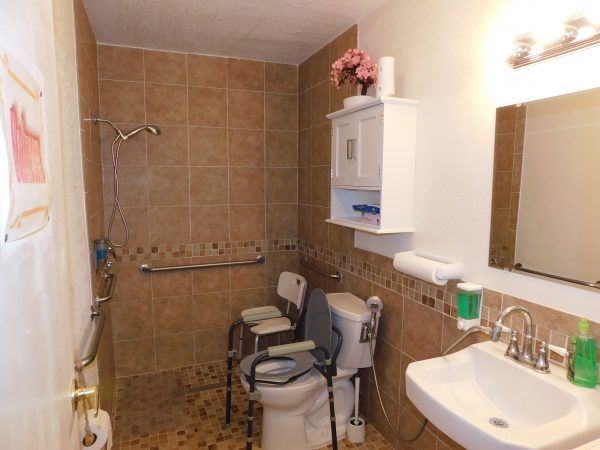 Green Villa 11 - bathroom.JPG