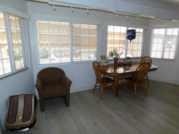 Green Villa 3 - dining room.JPG