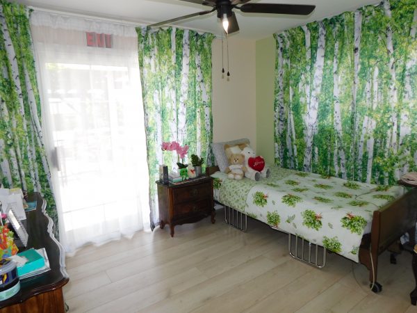 Green Villa 8 - bedroom.JPG