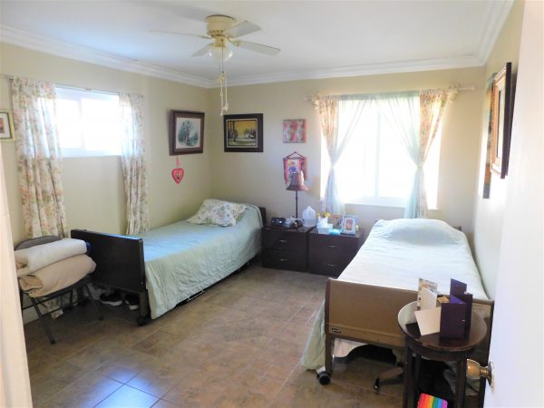 Harbor View Estate 5 - shared room 2.JPG