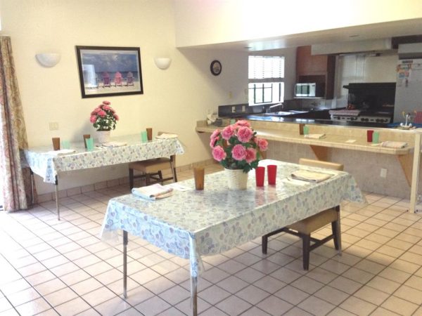 Hidden Glen Senior Living VII dining area.jpg