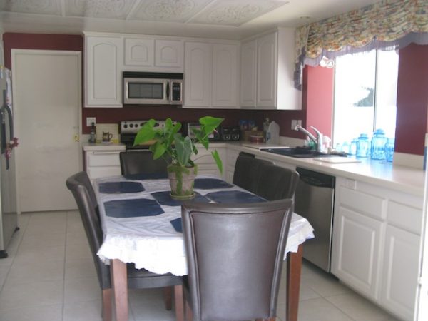 Hillcrest Residential Care I dining room.jpg