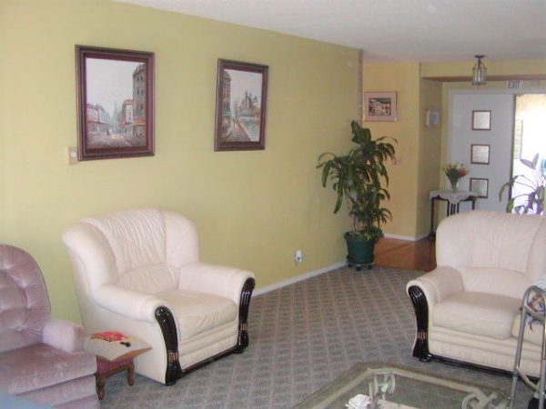 Hillside Garden II 3 - living room.JPG