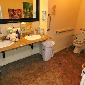 Huntington Manor 5 - Bathroom.JPG