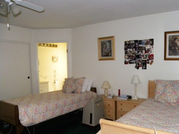 Ivy Cottages I 5 - shared room.jpg