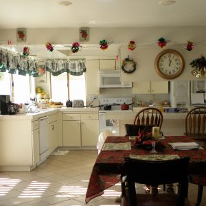 Ivy Cottages I dining room.jpg