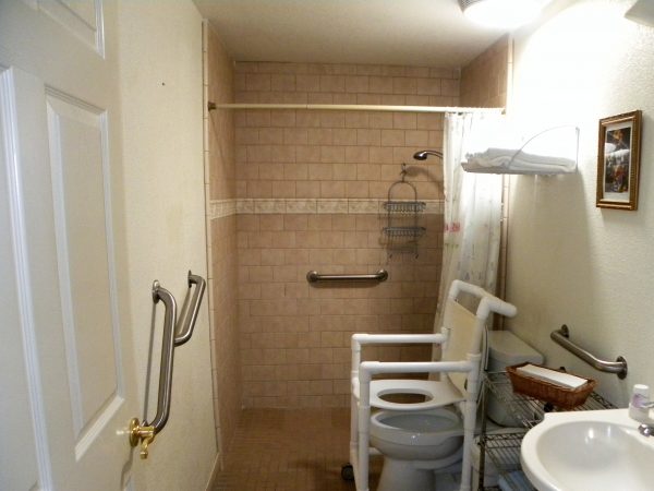 Ivy Cottages II restroom.jpg