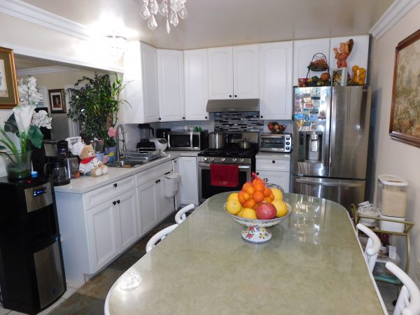 J & M Happy Guest Home 3 - kitchen.JPG