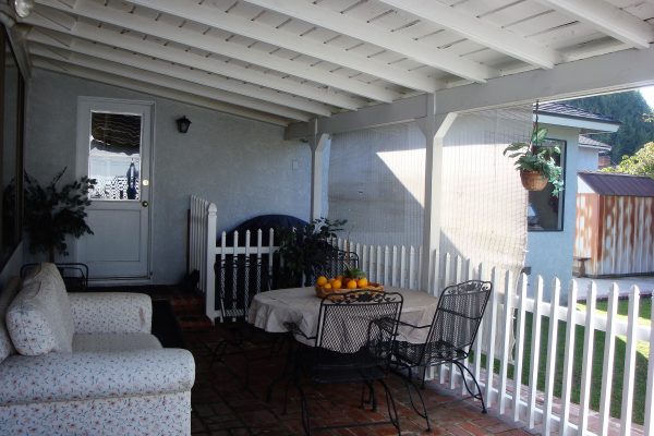 JC Cottages - Hollydale 6 - patio.JPG