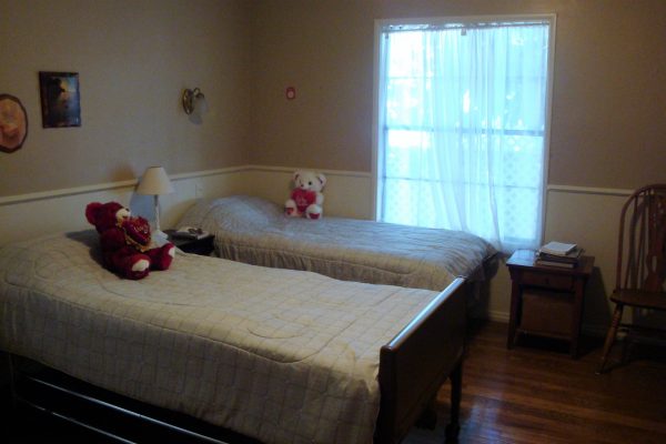 JC Cottages - Hollydale shared room.JPG