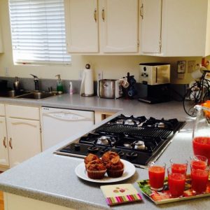 Julia's Cottage 5 - kitchen.JPG