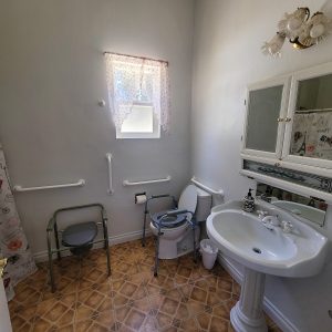 Kasitz Kastle 7 - Bathroom.jpg