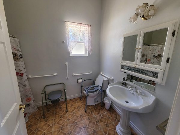 Kasitz Kastle 7 - Bathroom.jpg