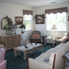 Kelly's Greenway Villa 3 - living room.JPG