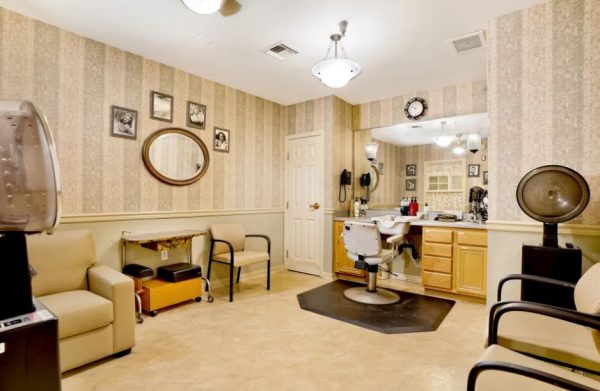 Kirkwood Orange 9 - salon.JPG