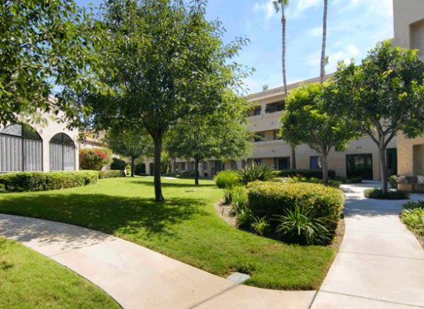 Laguna Estates Senior Living courtyard.jpg