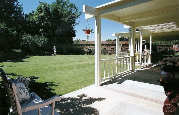 Lake Forest Country Homes II 6 - patio and yard.jpg