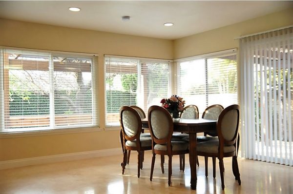 Laney's Cottages dining room.jpg