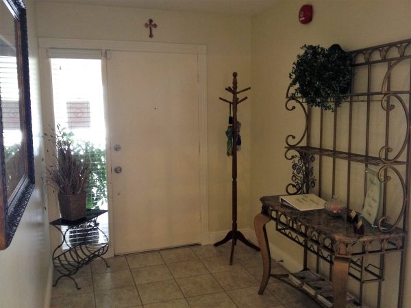 Los Tiempos Senior Living I front entryway.JPG