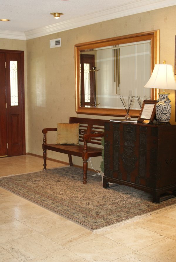 Magnolia Guest Home 4 - foyer 2.JPG